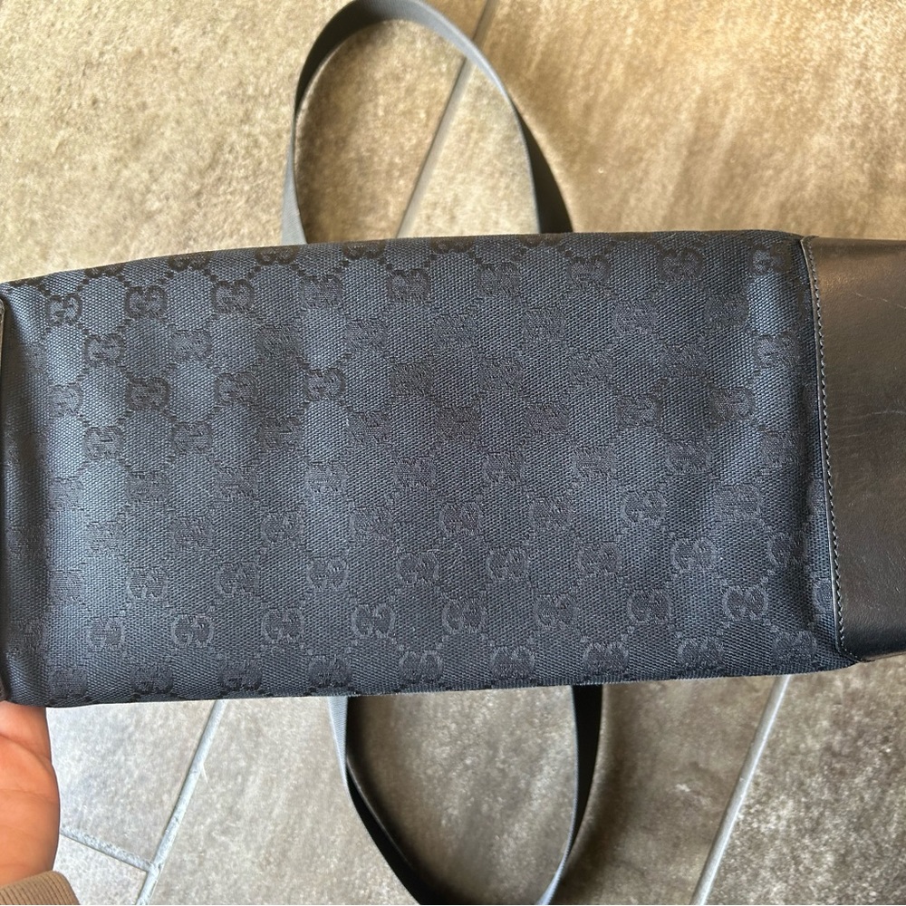 ‼️SOLD‼️😍Authentic GUCCI Black leather and Canvas GG front pocket Tote. - Picture 8 of 12